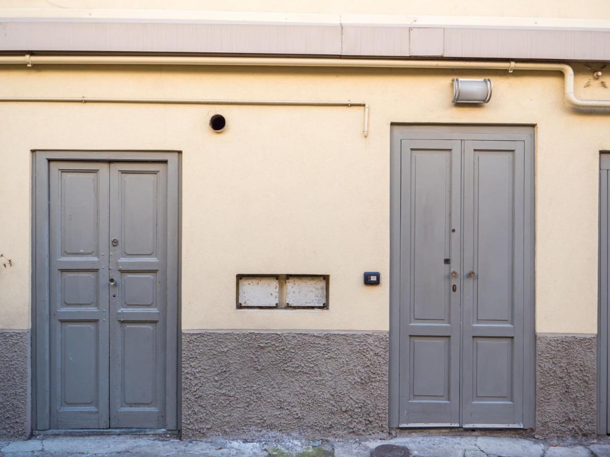 The Best Rent - Studio Nearby Sant'Agostino Metro ミラノ エクステリア 写真